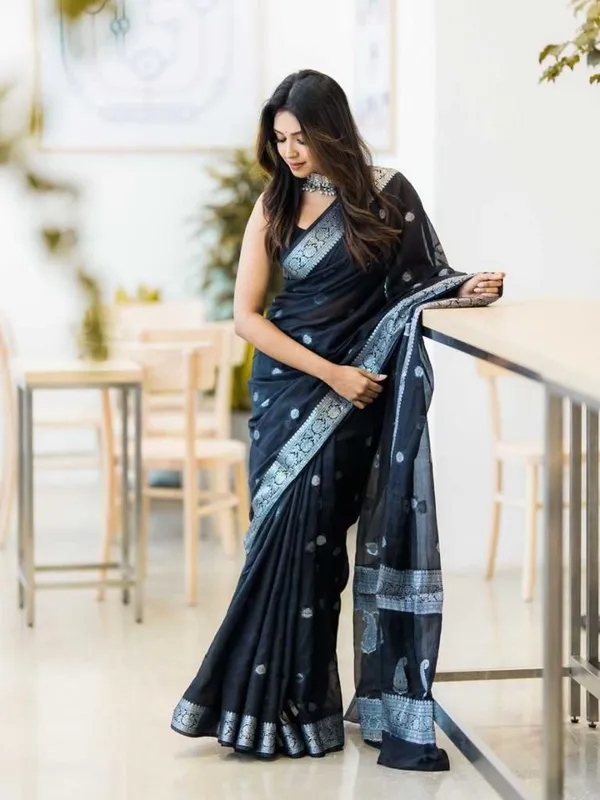 Black_Pure_Kanjivaram_Silk_Saree_With_Brocade_Blouse_For_Women