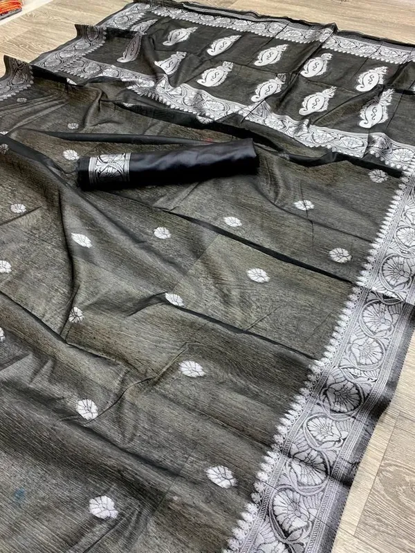 Black_Pure_Kanjivaram_Silk_Saree_With_Brocade_Blouse_For_Women