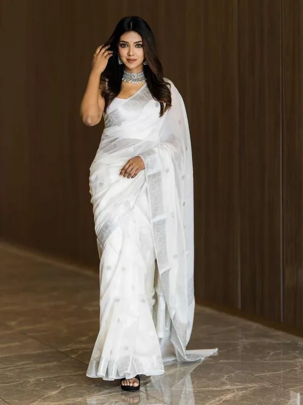 White_Pure_Kanjivaram_Silk_Saree_With_Brocade_Blouse_For_Women