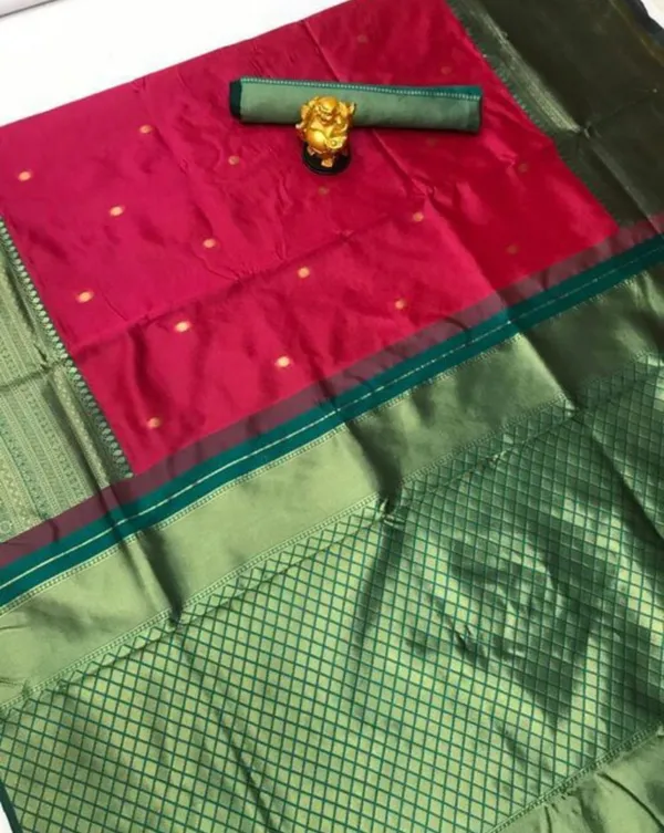 Pink_Pure_Kanjivaram_Silk_Saree_With_Brocade_Blouse_For_Women