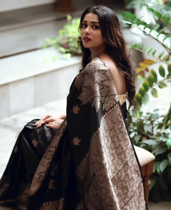 Black_Pure_Silk_Kanjivaram_Saree_For_Women