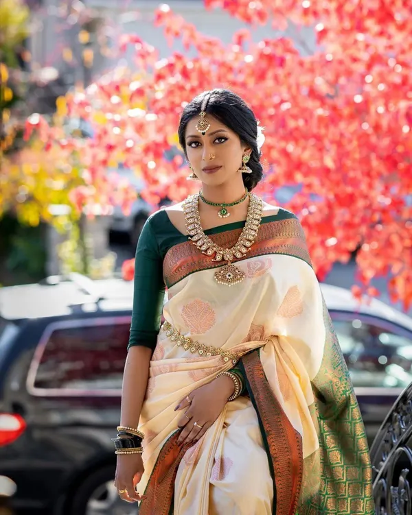 White_Pure_Kanjivaram_Silk_Saree_With_Brocade_Blouse_For_Women