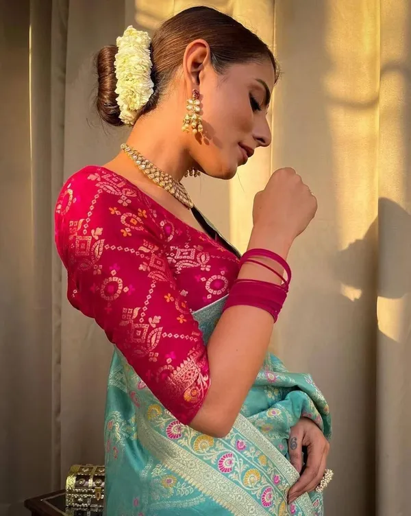 Sky_Pure_Kanjivaram_Silk_Saree_With_Brocade_Blouse_For_Women