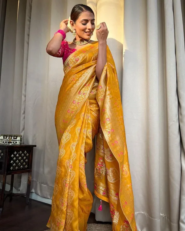 Yellow_Pure_Kanjivaram_Silk_Saree_With_Brocade_Blouse_For_Women