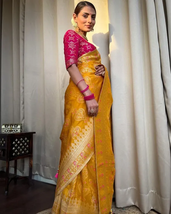 Yellow_Pure_Kanjivaram_Silk_Saree_With_Brocade_Blouse_For_Women