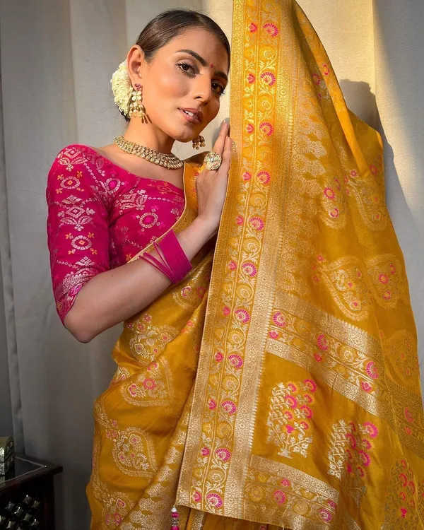 Yellow_Pure_Kanjivaram_Silk_Saree_With_Brocade_Blouse_For_Women