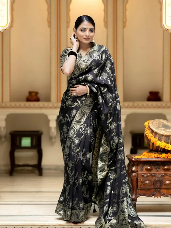 Black_Pure_Kanjivaram_Silk_Saree_With_Brocade_Blouse_For_Women