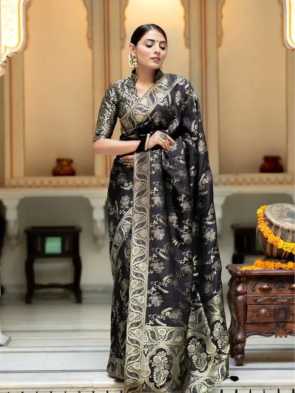 Black_Pure_Kanjivaram_Silk_Saree_With_Brocade_Blouse_For_Women