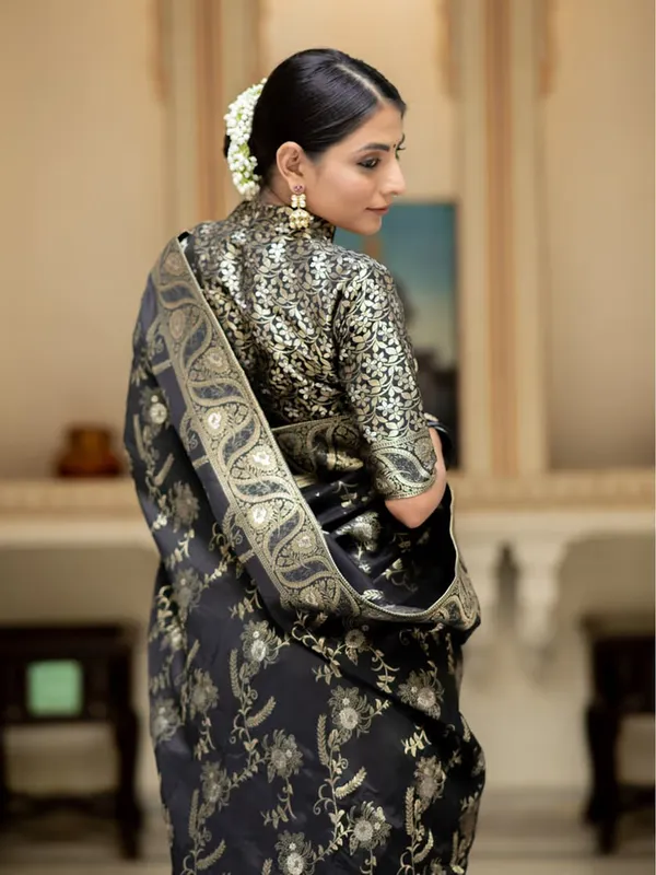 Black_Pure_Kanjivaram_Silk_Saree_With_Brocade_Blouse_For_Women
