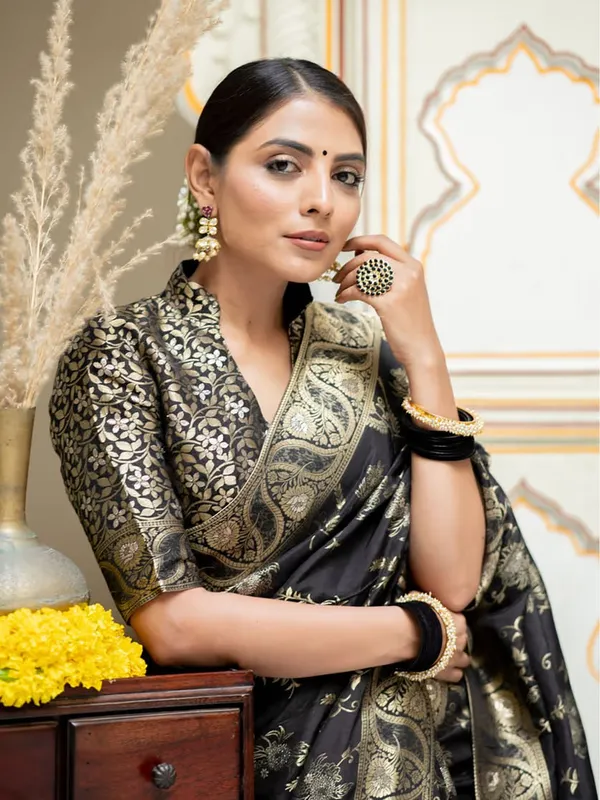 Black_Pure_Kanjivaram_Silk_Saree_With_Brocade_Blouse_For_Women