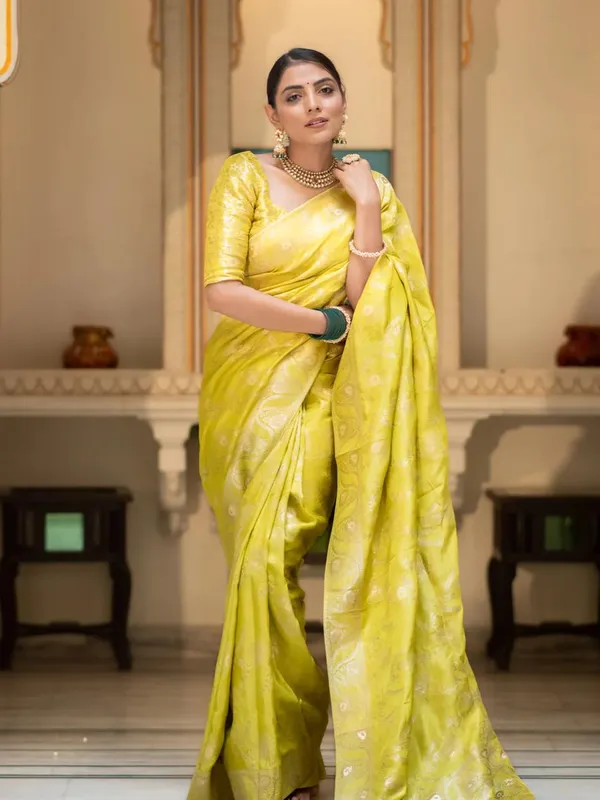 Lemon_Pure_Kanjivaram_Silk_Saree_With_Brocade_Blouse_For_Women