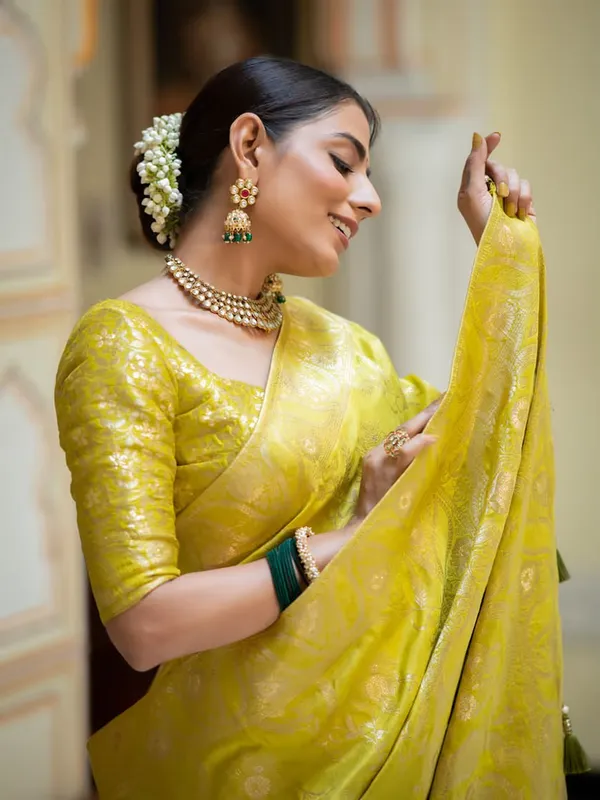 Lemon_Pure_Kanjivaram_Silk_Saree_With_Brocade_Blouse_For_Women