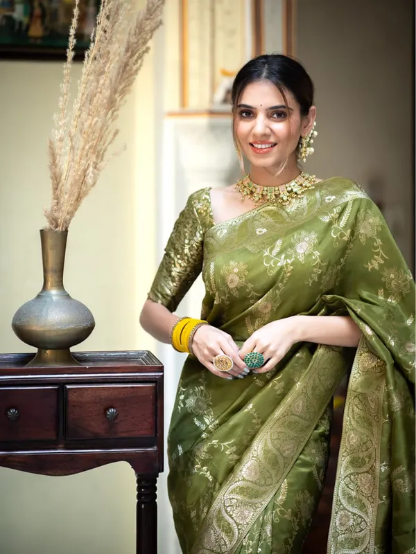 Mahendi_Pure_Kanjivaram_Silk_Saree_With_Brocade_Blouse_For_Women
