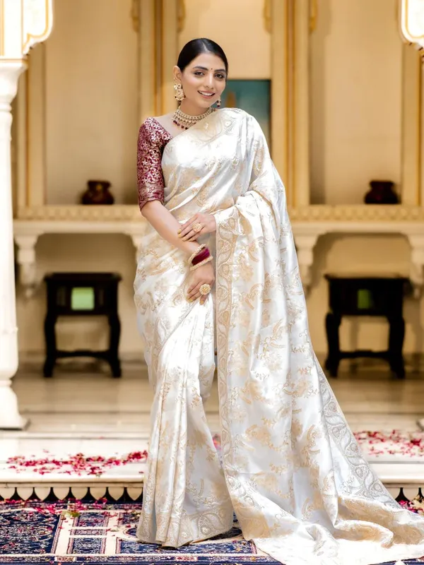 White_Pure_Kanjivaram_Silk_Saree_With_Brocade_Blouse_For_Women