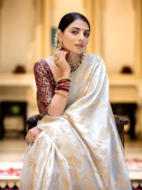 White_Pure_Kanjivaram_Silk_Saree_With_Brocade_Blouse_For_Women