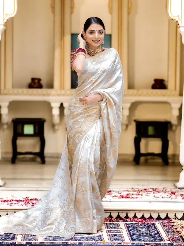 White_Pure_Kanjivaram_Silk_Saree_With_Brocade_Blouse_For_Women