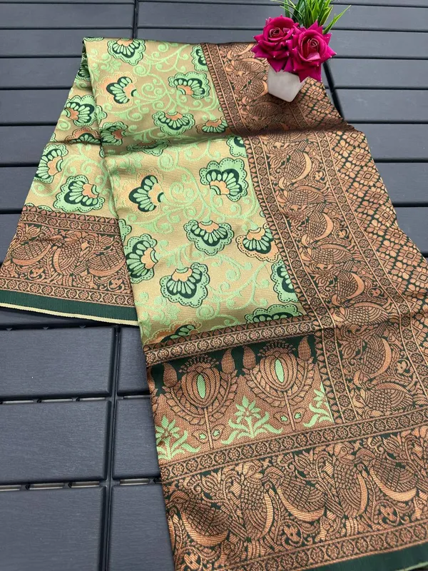 Green_Pure_Kanjivaram_Silk_Saree_With_Brocade_Blouse_For_Women