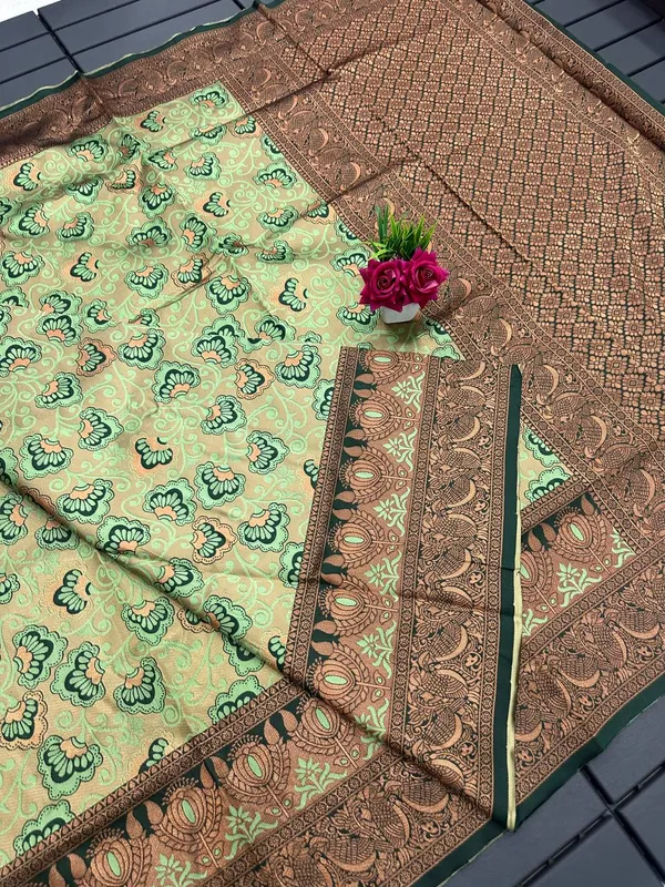 Green_Pure_Kanjivaram_Silk_Saree_With_Brocade_Blouse_For_Women