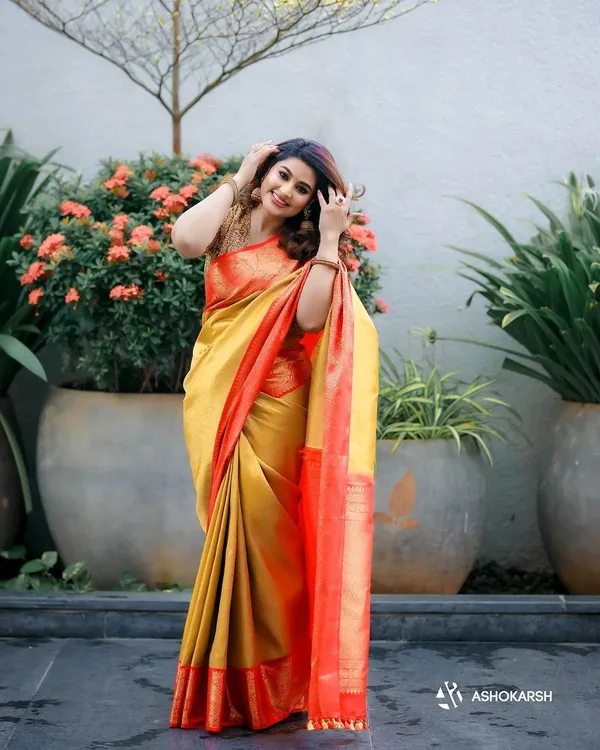 Orange_Pure_Kanjivaram_Silk_Saree_With_Brocade_Blouse_For_Women