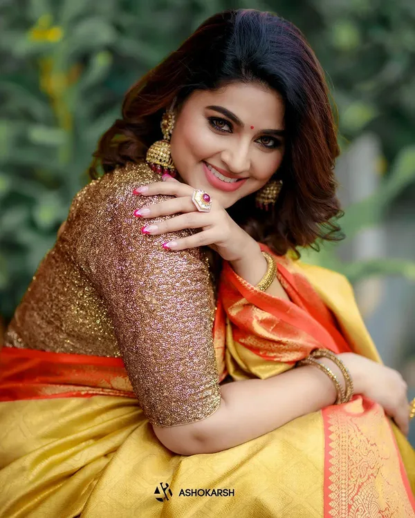 Orange_Pure_Kanjivaram_Silk_Saree_With_Brocade_Blouse_For_Women