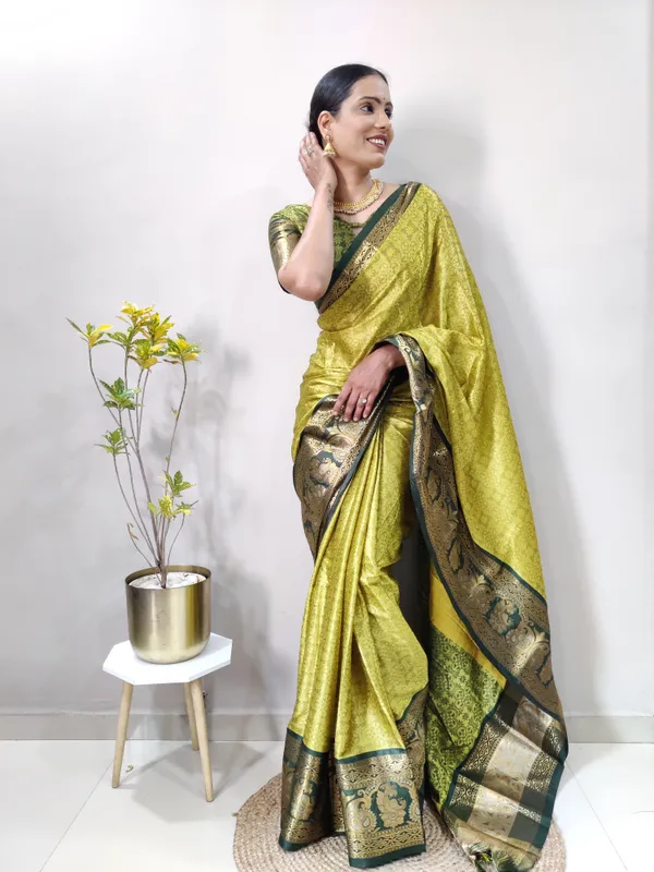 Lemon_Green_Aquiliq_Woven_Banarasi_Art_Silk_Cotton_Silk_Saree_For_Women