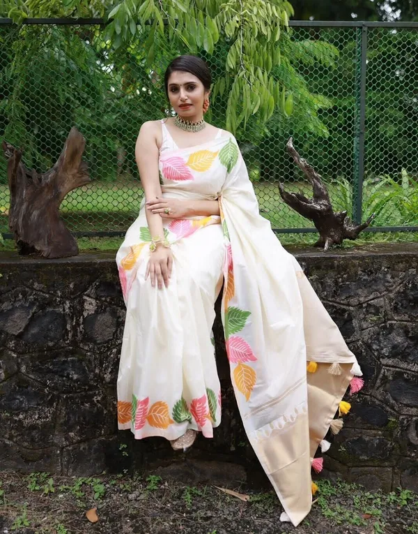 White_Pure_Kanjivaram_Silk_Saree_With_Brocade_Blouse_For_Women