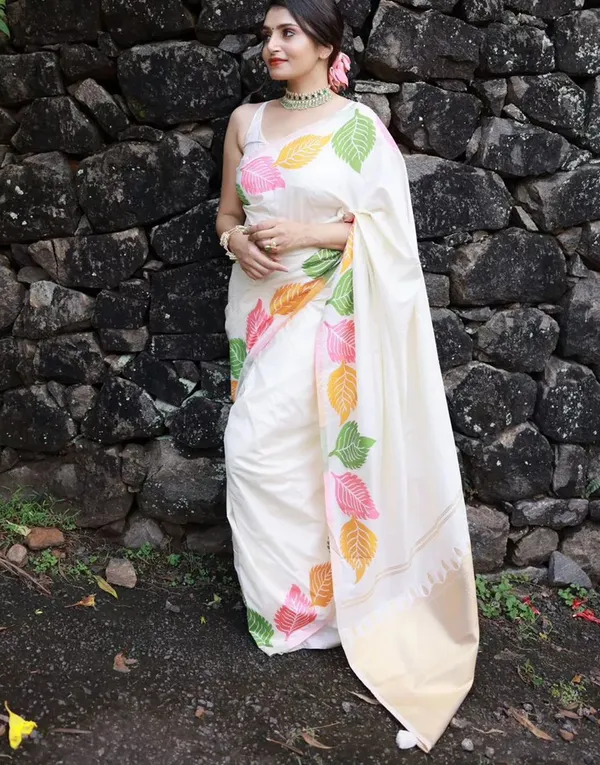 White_Pure_Kanjivaram_Silk_Saree_With_Brocade_Blouse_For_Women