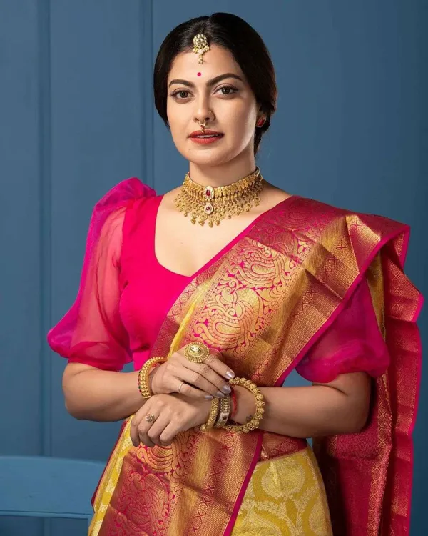 Yellow_Pure_Kanjivaram_Silk_Saree_With_Brocade_Blouse_For_Women