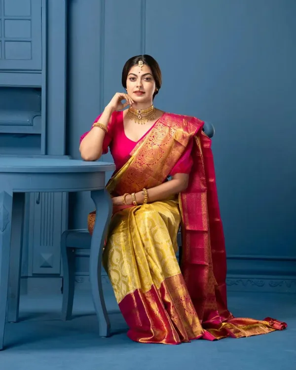 Yellow_Pure_Kanjivaram_Silk_Saree_With_Brocade_Blouse_For_Women