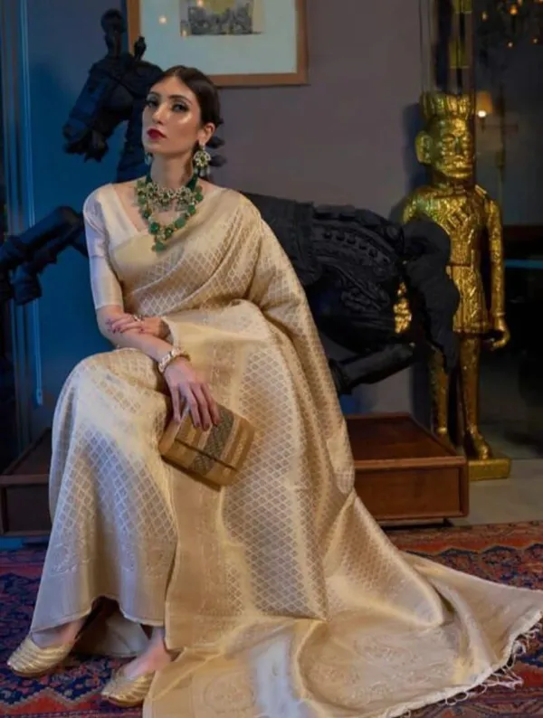 Cream_Soft_jequard__Weaving_Silk_Saree
