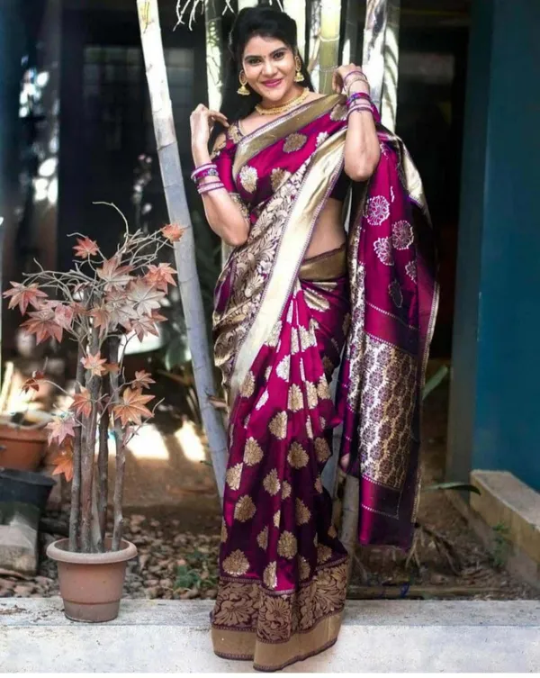 Pink_Soft_jequard__Weaving_Silk_Saree