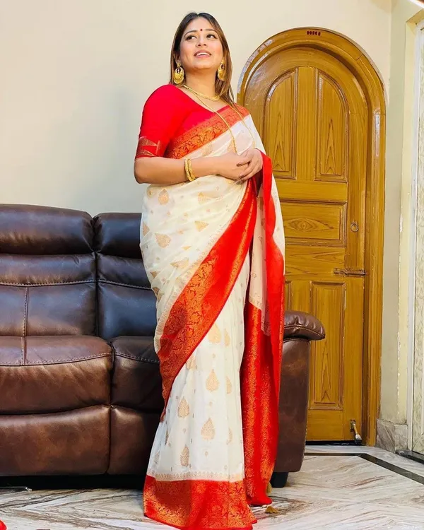 White_Soft__jequard_Weaving_Silk_Saree