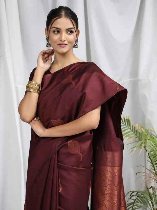 Maroon_Soft_jequard__Weaving_Silk_Saree