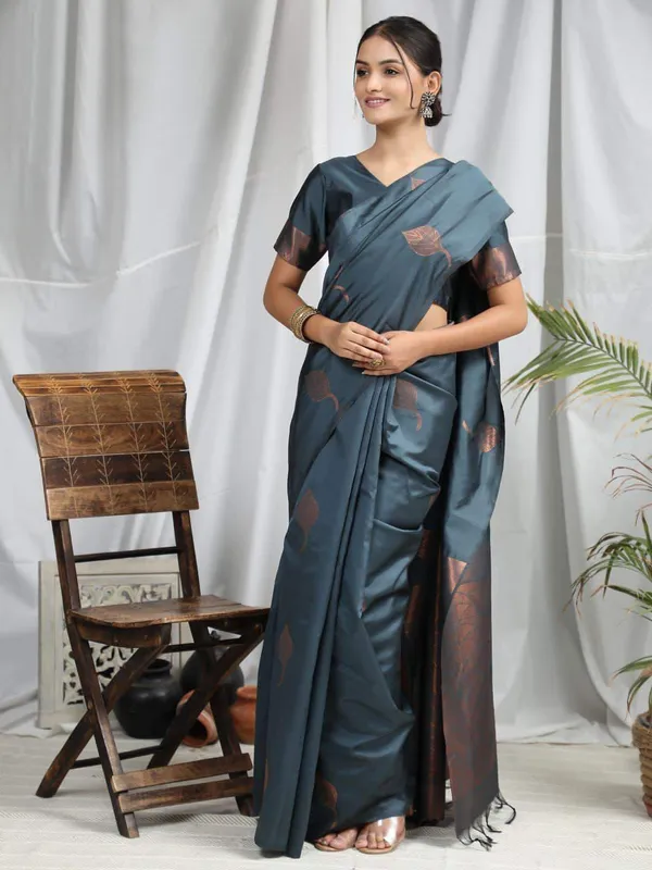 Metalic_Soft_jequard__Weaving_Silk_Saree
