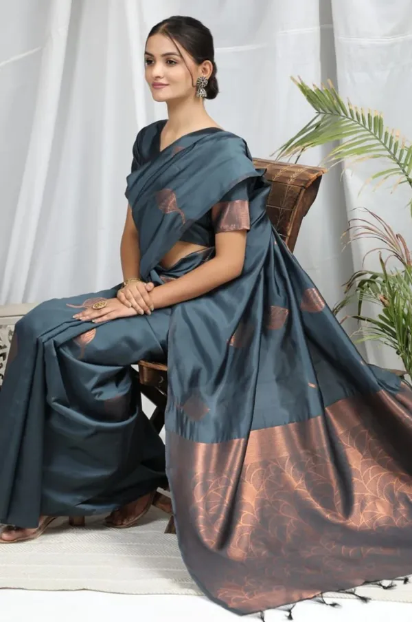 Metalic_Soft_jequard__Weaving_Silk_Saree