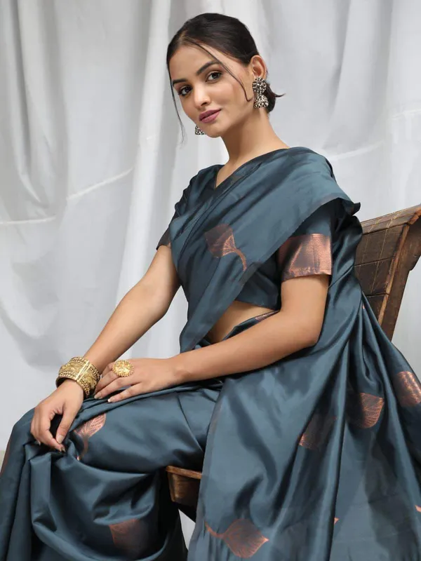 Metalic_Soft_jequard__Weaving_Silk_Saree