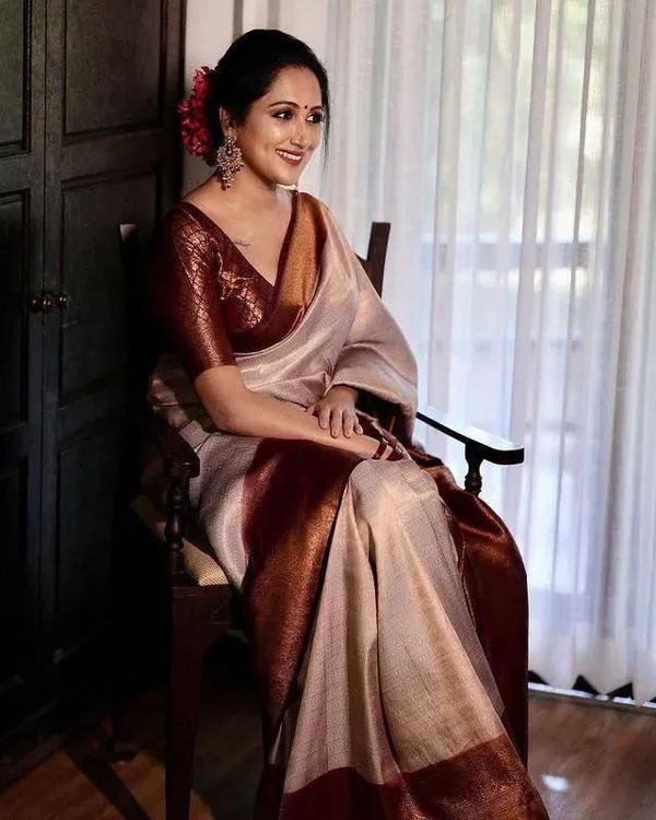 Cream_Soft_jequard__Weaving_Silk_Saree