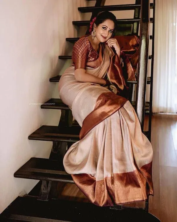 Cream_Soft_jequard__Weaving_Silk_Saree