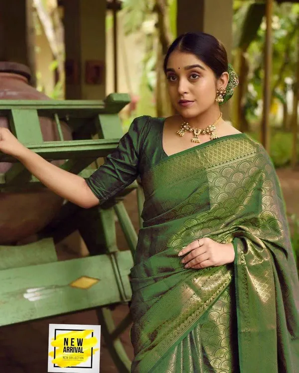 Green_Soft_jequard__Weaving_Silk_Saree