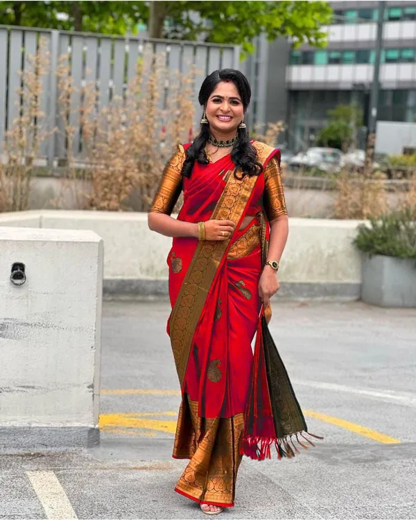 Red_Soft_jequard__Weaving_Silk_Saree