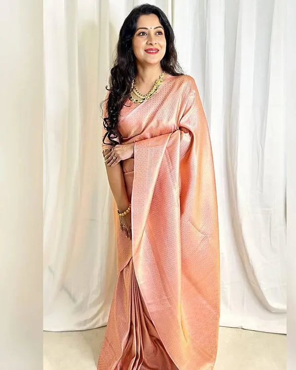 Cream_Soft_jequard__Weaving_Silk_Saree