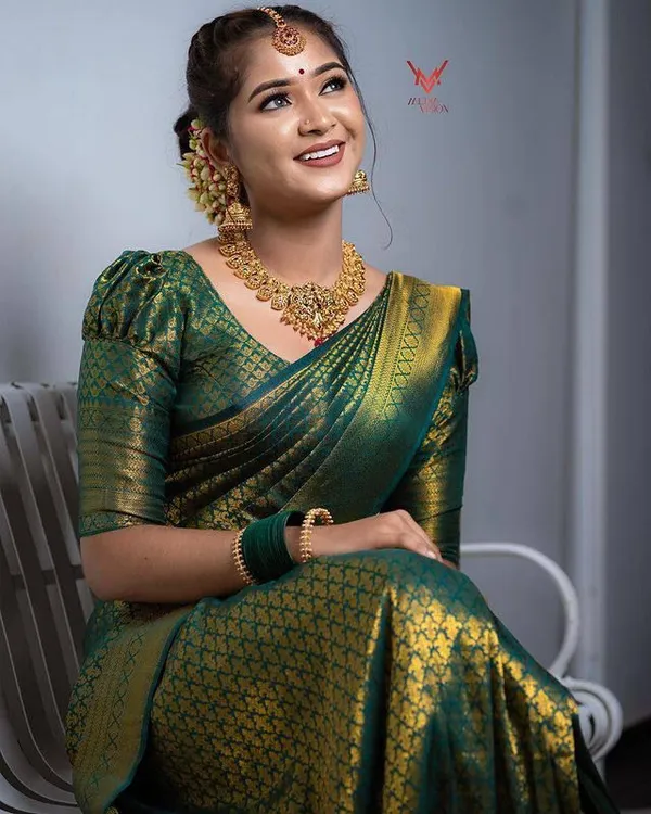 Green_Soft_jequard__Weaving_Silk_Saree