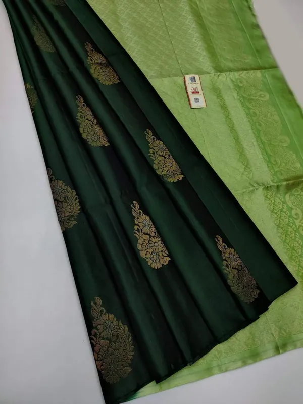 Green_Soft_jequard__Weaving_Silk_Saree