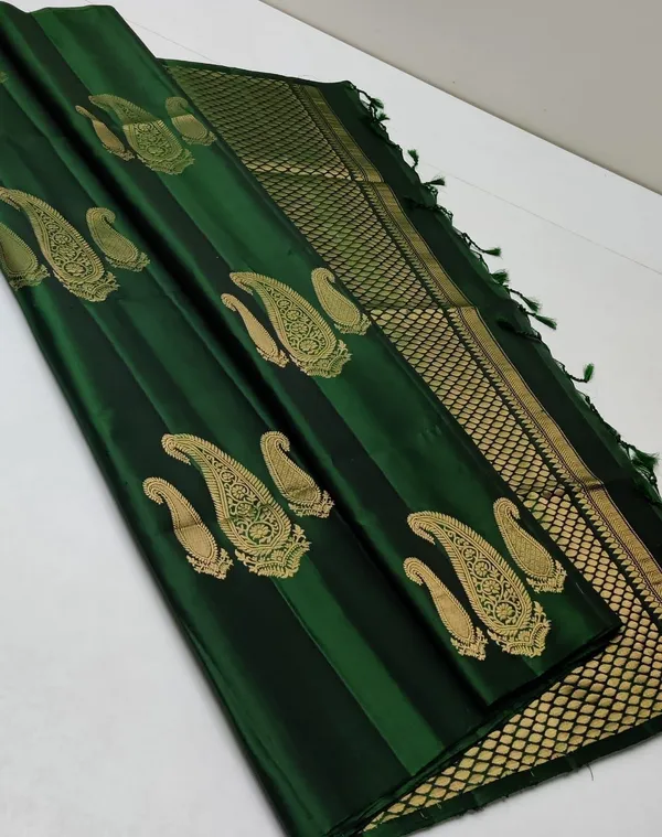 Green_Soft_jequard__Weaving_Silk_Saree