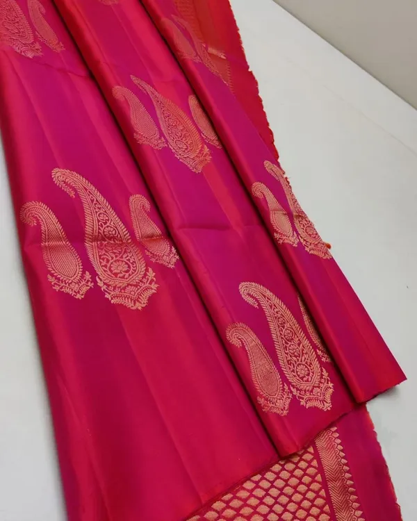 Pink_Soft_jequard__Weaving_Silk_Saree