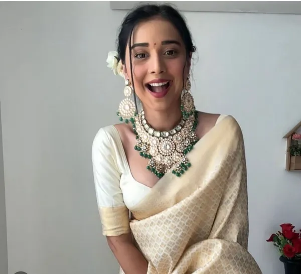 Cream_Soft_jequard__Weaving_Silk_Saree