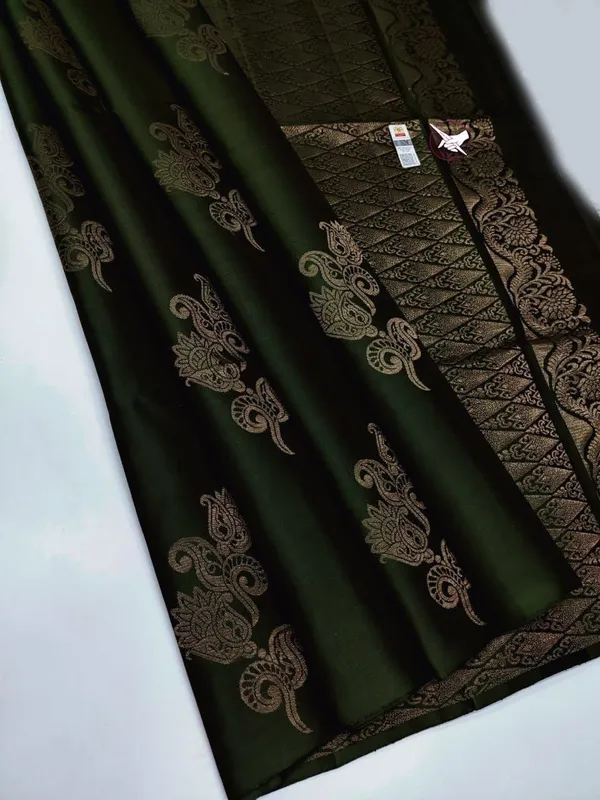 Green_Soft_jequard__Weaving_Silk_Saree