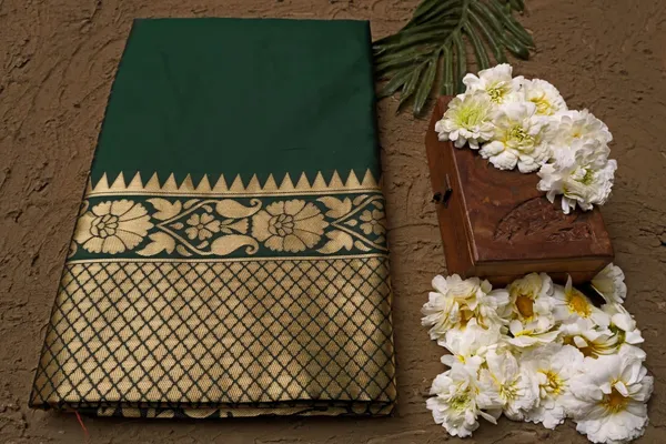Green_Soft__Jequard_Weaving__Silk_Saree