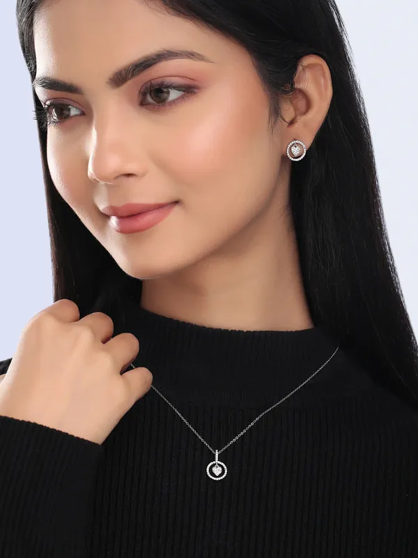 Arya_heart_pendant_set