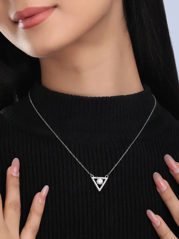 Arya_triangular_necklace